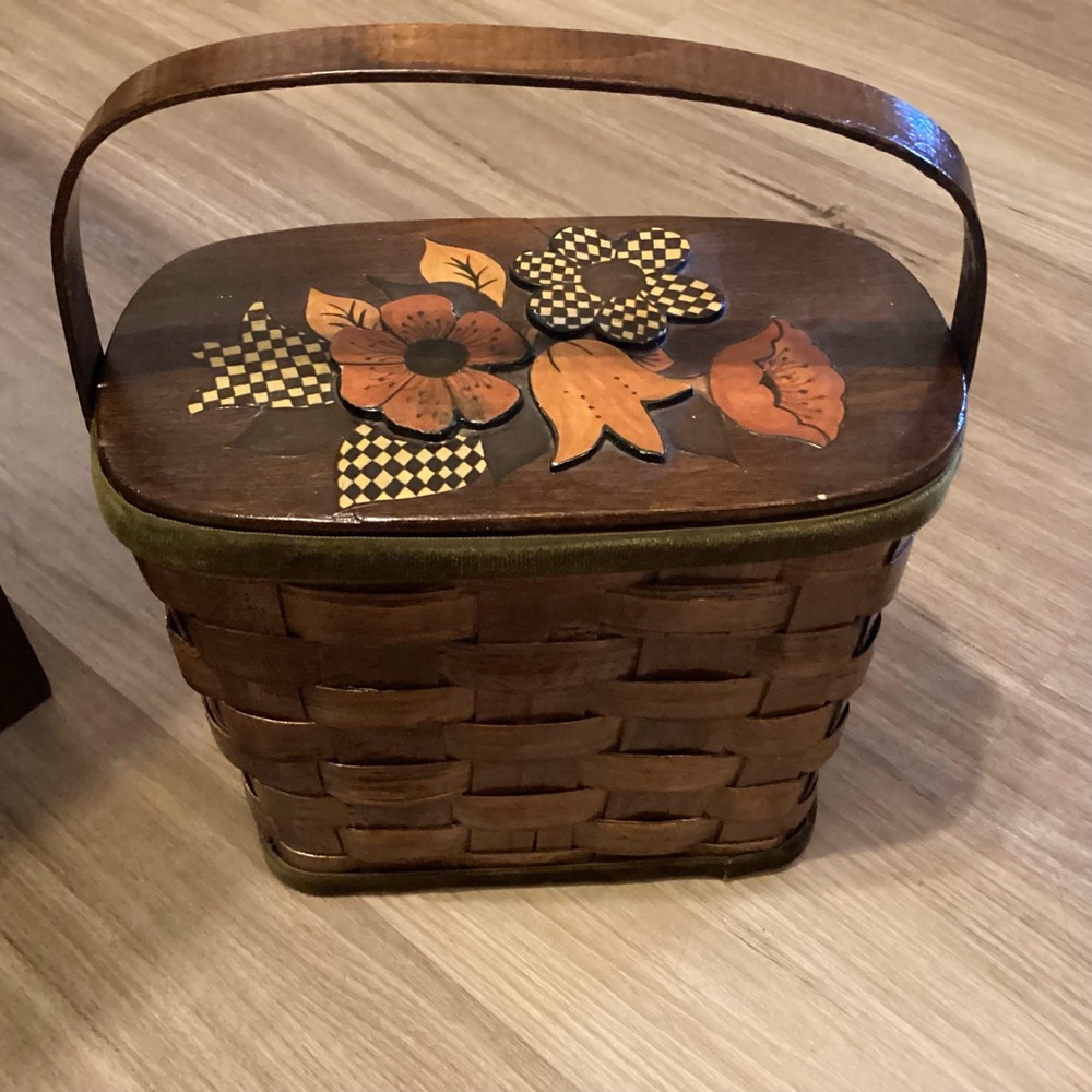 Vtg Wood Weave Purse with floral fabric lining